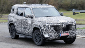 New Mitsubishi Shogun - front 3/4