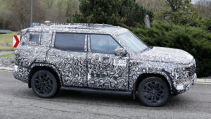 Новый Mitsubishi Shogun - с фронтальным углом.