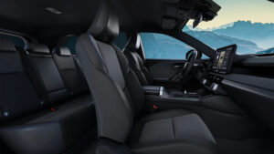 Новый Suzuki Across - обзор интерьера.