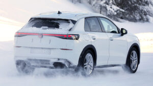 Volkswagen T-Roc R (camouflaged) - rear