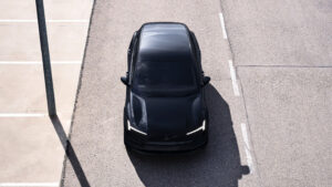 Volvo EX30 Black Edition - выше - выше.