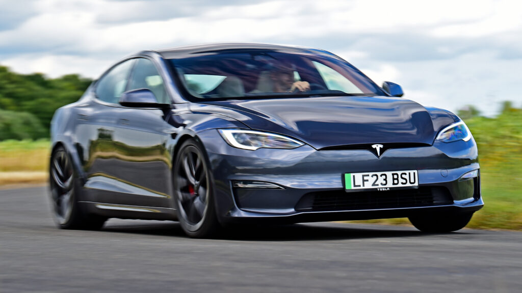 Tesla Model S - front cornering