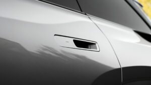 Toyota Highlander BEV - дверная ручка.