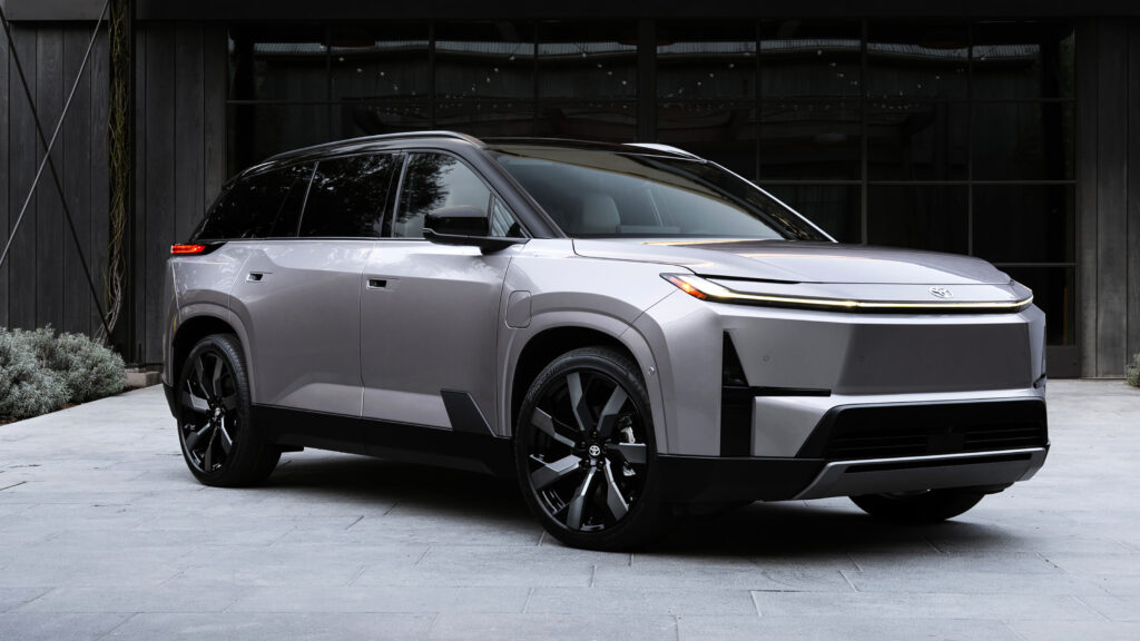 Toyota Highlander BEV - front 3/4