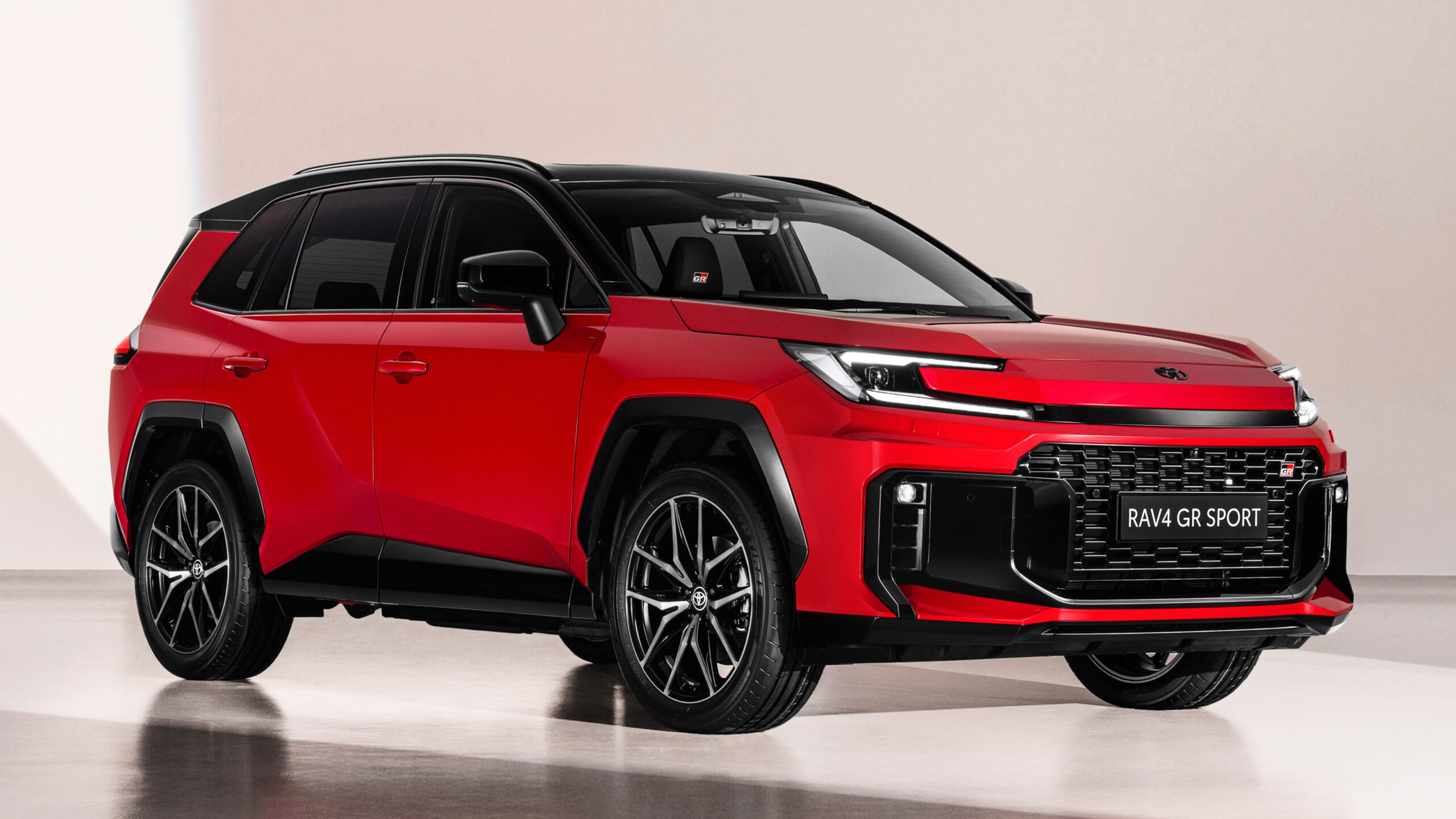 Toyota RAV4 GR Sport - передняя часть - передняя.