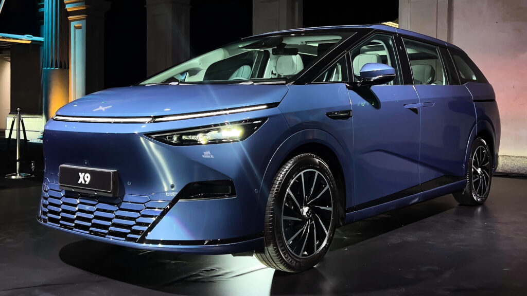 XPeng X9 - front static