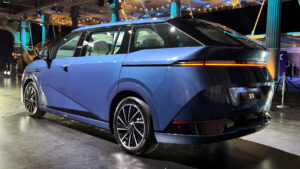 XPeng X9 - rear static