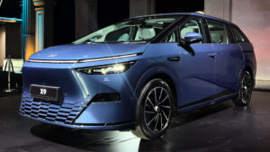 XPeng X9 - front static