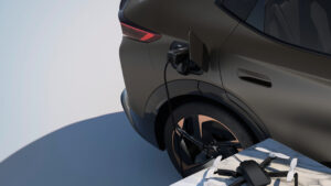 2026 Cupra Tavascan - зарядная розетка.