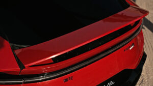 2026 Lotus Eletre гибридный - задний спойлер.