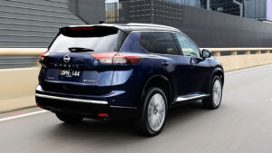 2026 Nissan X-Trail - задняя часть 3/4