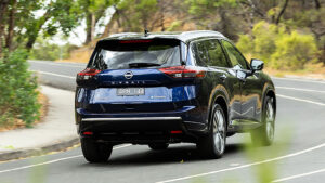 2026 Nissan X-Trail - задние повороты в поворотах