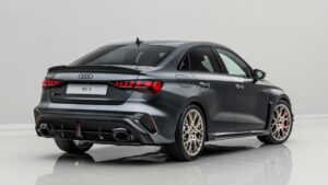 Audi RS 3 Saloon Competition Limited - задняя студия.