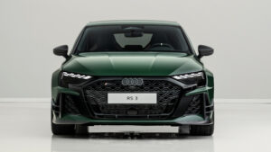 Audi RS 3 Competition Limited - полная передняя студия.
