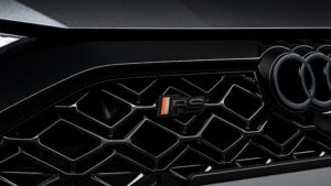 Audi RS 3 Competition Limited - решетка с решеткой.