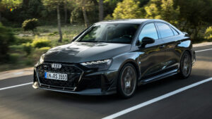 Audi RS 3 Saloon Competition Limited - спереди передняя часть.
