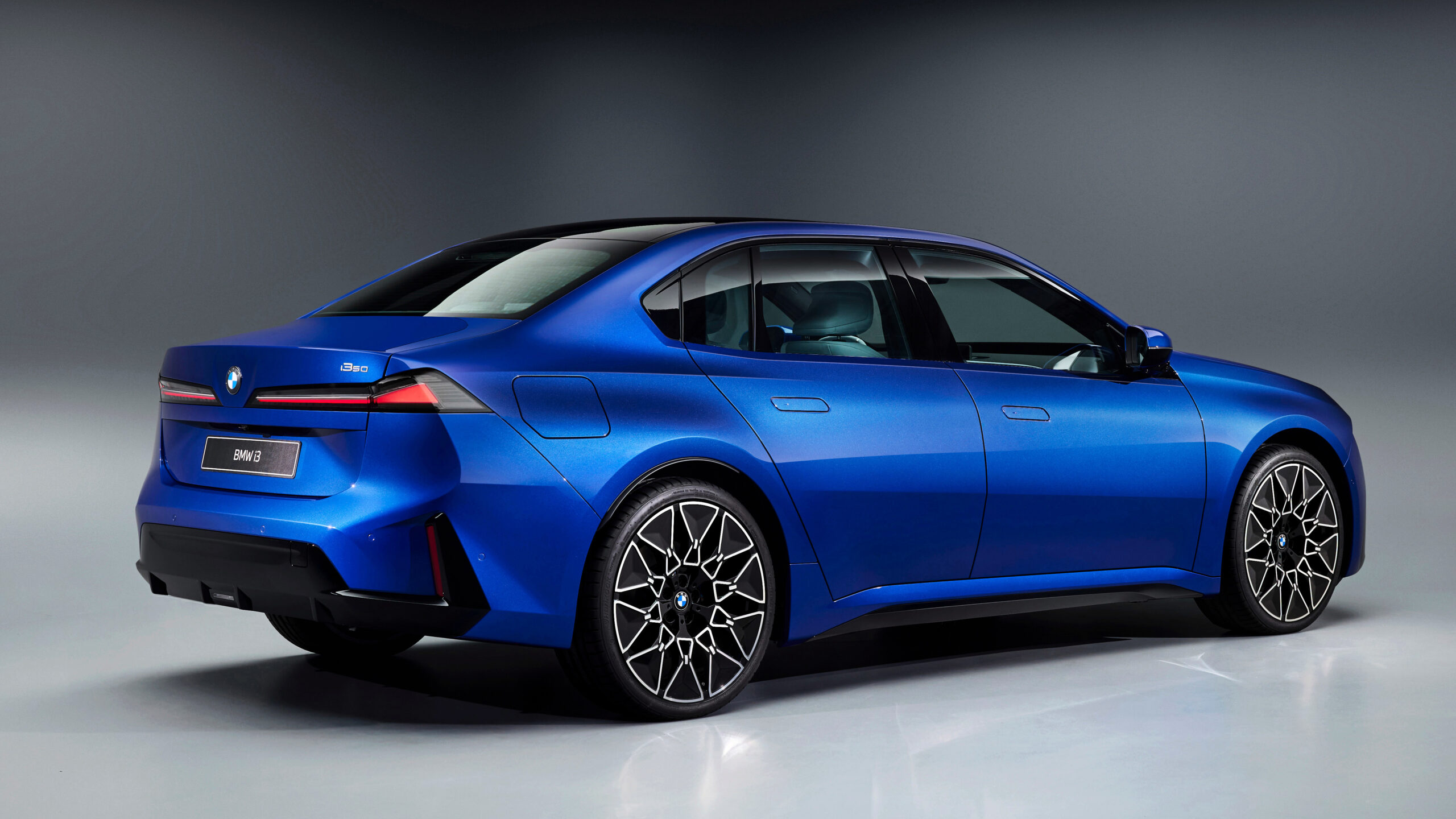 BMW i3 - задняя часть.