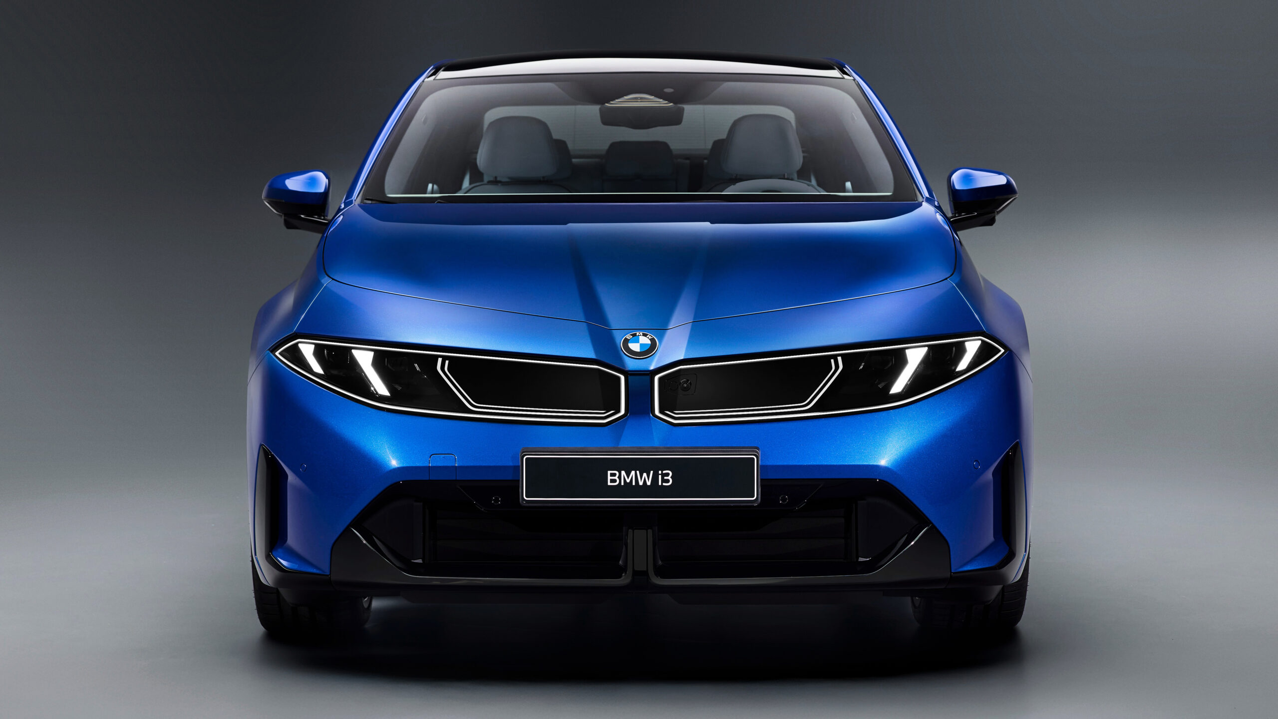 BMW i3 - полная передняя часть.