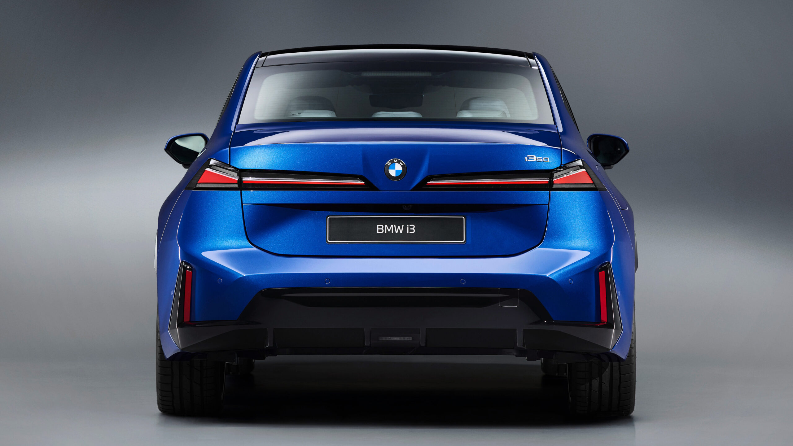 BMW i3 - полная задняя часть.