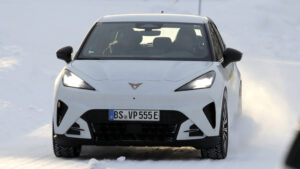 Cupra Raval - передняя часть белая.