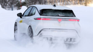 Cupra Raval - задняя часть белая.