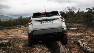 Dacia Duster AWD - полная задняя часть.