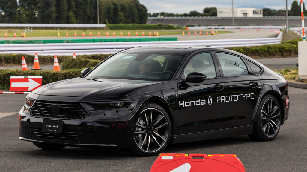 Honda 0 Series saloon - front action