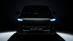 Jaecoo 7 Black Luxury - полная передняя часть.