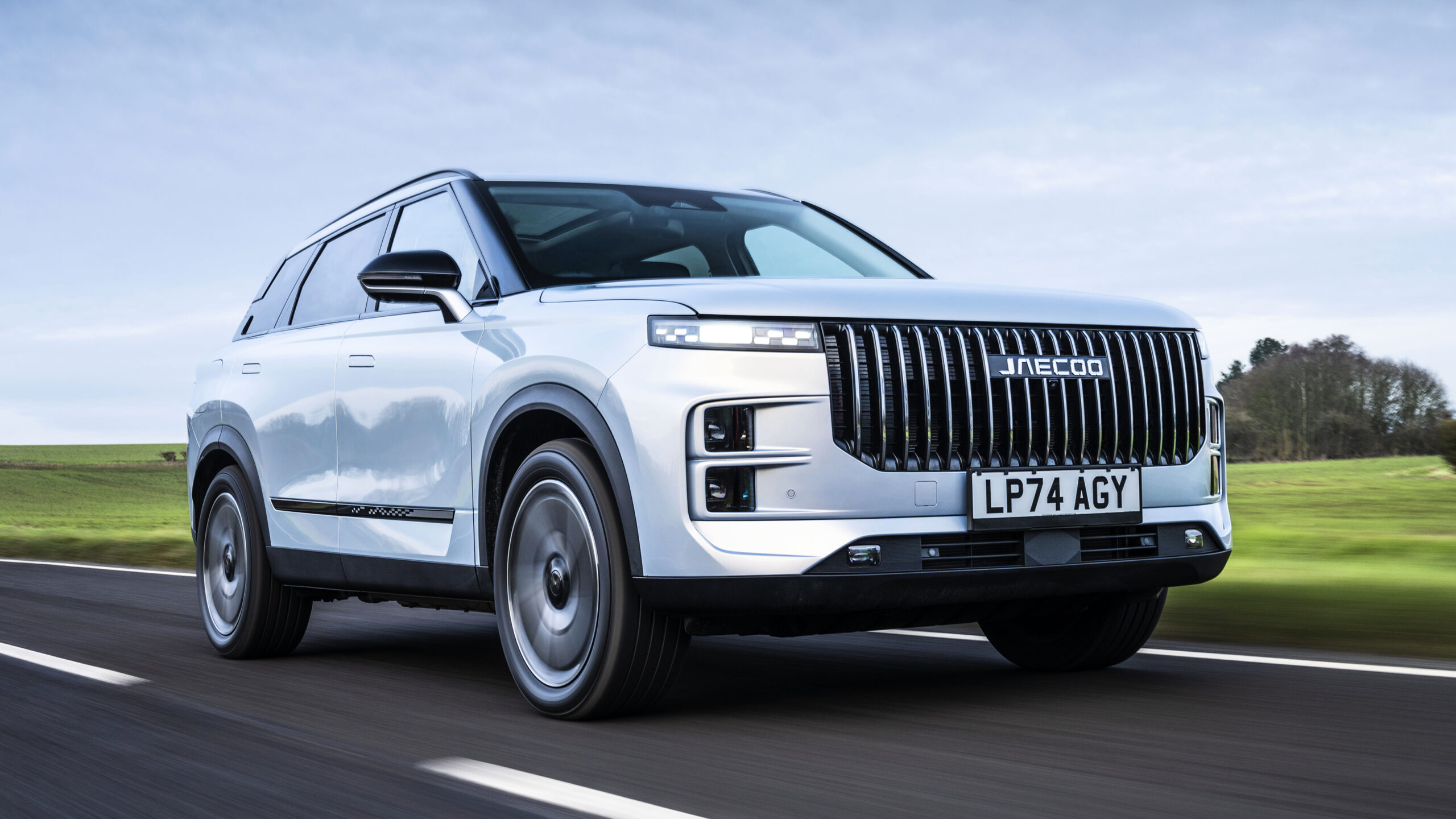 Jaecoo 7 и Skoda Kamiq - Jaecoo 7, переднее отслеживание.