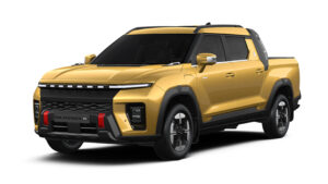 KGM Musso EV (золото) - передние 3/4 статические.