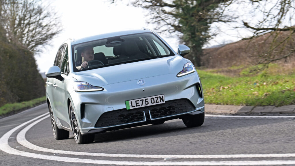 MG4 Urban - front cornering