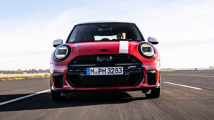 MINI 1965 Victory Edition - динамичный передний край.