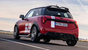 MINI 1965 Victory Edition - dynamic rear 3/4