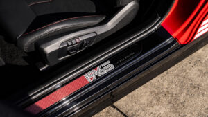 MINI 1965 Victory Edition - охранник на пороге.