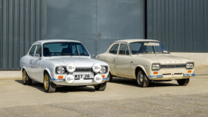 MST Mk1 Sports Escort ремейк - передние 3/4 с оригинальным Escort.