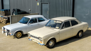 MST Mk1 Sports Escort ремейк - фронтальный угол с оригинальным Escort.