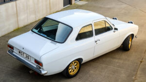 Ремейк MST Mk1 Sports Escort - задняя часть под углом.