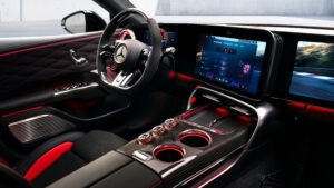 Mercedes-AMG GT 4-дверное купе - приборная панель.