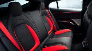 Mercedes-AMG GT 4-дверное купе - задние сиденья.