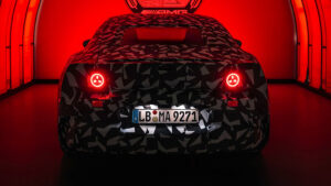 Электрический суперсалон Mercedes-AMG - задний статический.