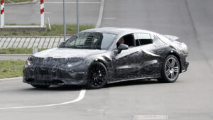 Мерседес AMG EQ суперсалон шпионский кадр - передняя четверть.