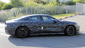 Новый суперсалон Mercedes-AMG EV - боковой снимок.