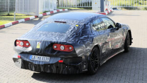 Новый суперсалон Mercedes-AMG EV - задняя часть.