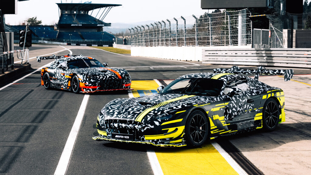 Mercedes-AMG GT Track Sport teaser - duo front 3/4 static