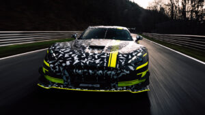 Тейзер Mercedes-AMG GT Track Sport - передний край трекинга.