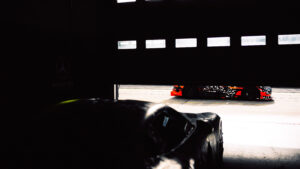 Mercedes-AMG GT Track Sport тизер - тизер с гаражными дверями