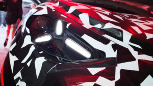 Mercedes-AMG электрический суперсалон - фронтальный фонарь.