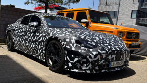 Электрический суперсалон Mercedes-AMG - передний 3/4 статический.