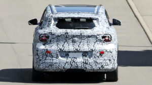 Мерседес GLA - задняя часть.