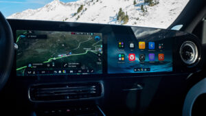 Мерседес GLB 2025 с каютой на снегу